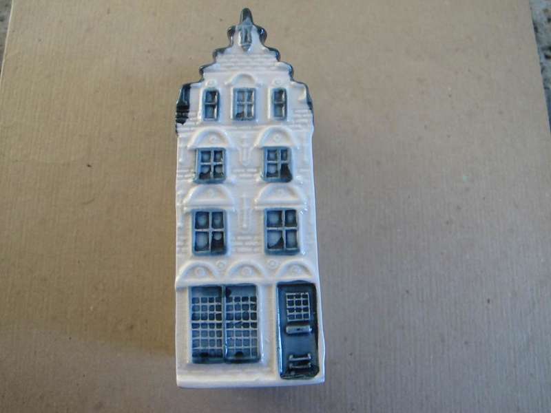 KLM - Reynebende KLM House Number 32 -  Sealed but angels have had their share